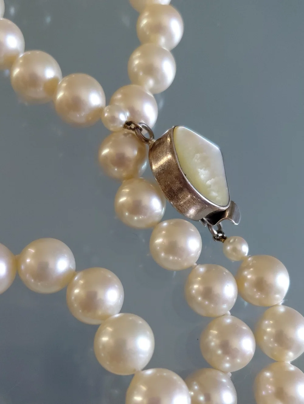 Vintage Pearlized Glass Bead Necklace Sterling Silver 925 Mother of Pearl Clasp